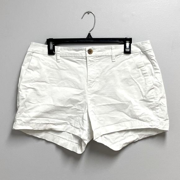 Old Navy Women's classic White everyday cotton shorts size 12 - Picture 1 of 2